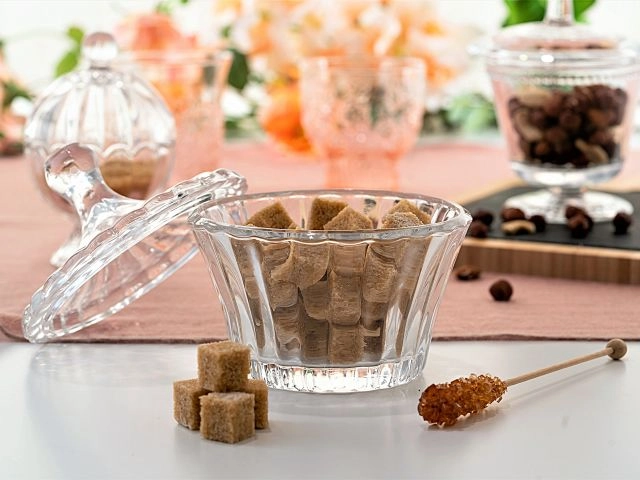 Pojemna cukiernica szklana