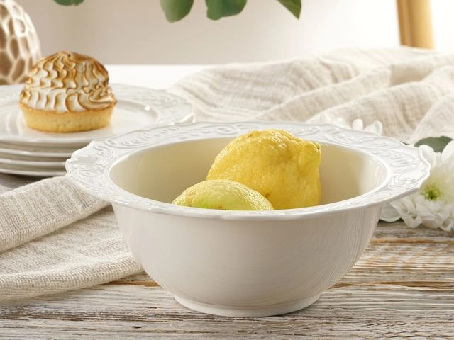 Salaterka porcelanowa 22 cm z ozdobnym rantem