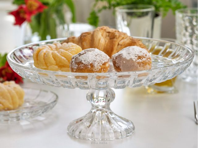 Patera czy talerz na ciasto – co wybrać na słodki stół?