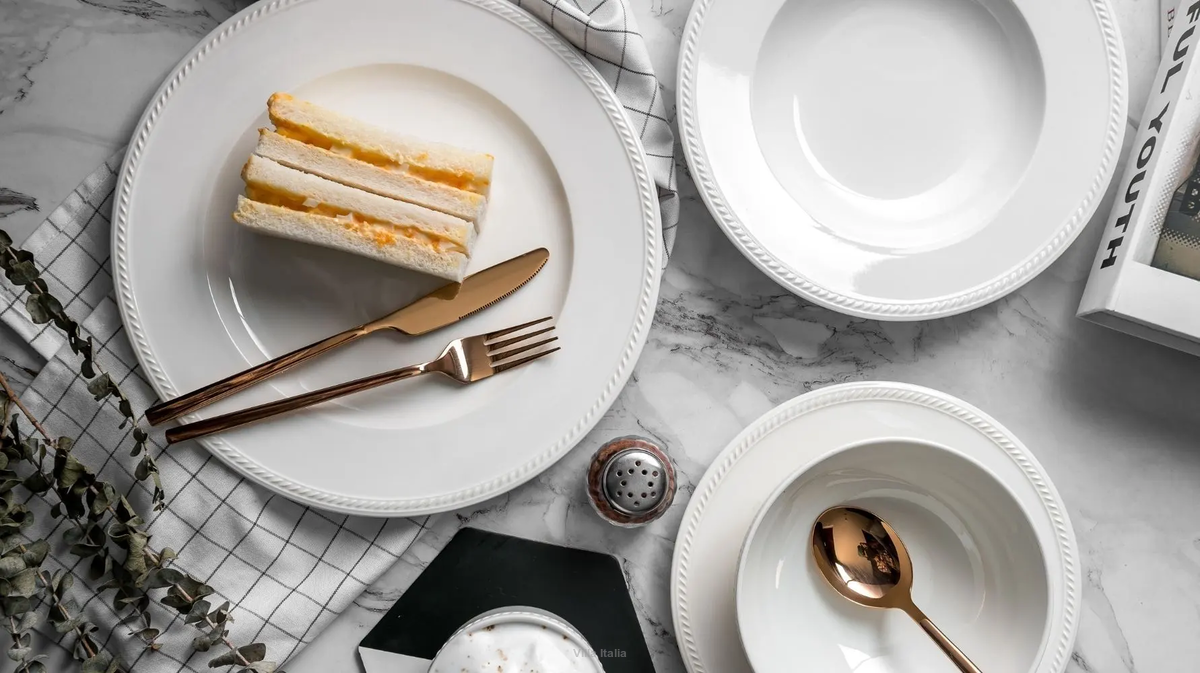 Jaki zestaw talerzy kupić do małej kuchni? Praktyczny poradnik