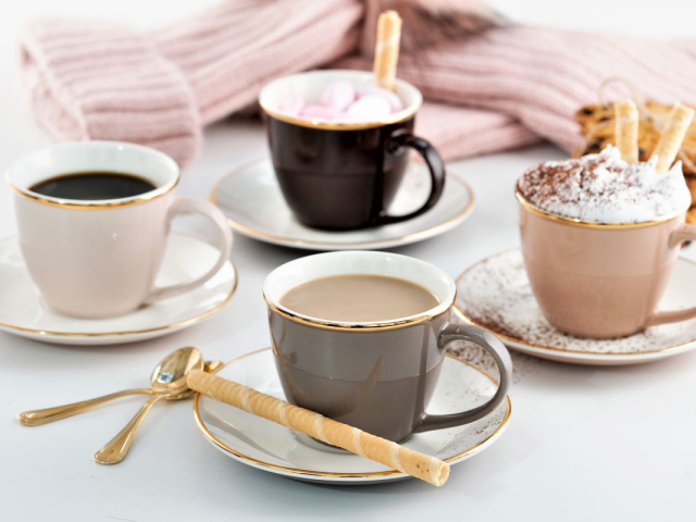 Filiżanki do kawy i herbaty – charakterystyczne różnice w świecie porcelany
