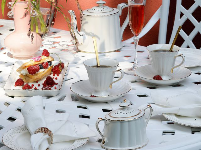 Serwis do herbaty porcelanowy - wyposażenie domu, pomysł na prezent, a może element dekoracji?