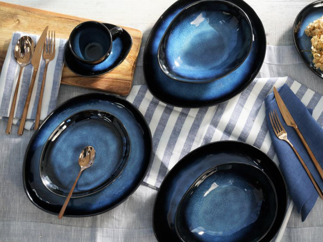 Serwis obiadowy nowoczesny – kolorowy stół na każdą okazję