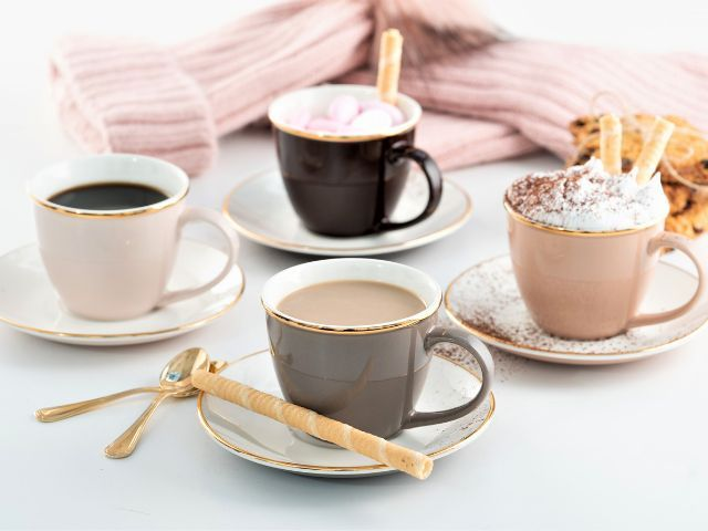 Zestaw filiżanek — praktyczny prezent dla kogoś bliskiego