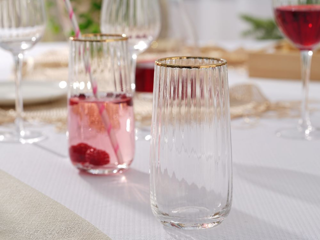 Rodzaje szklanek do napojów, drinków, wody, whisky i praktyczne zestawy do Twojego domu!