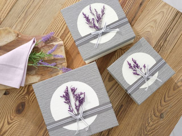 Drobne upominki dla mamy: 10 praktycznych propozycji na mały gest