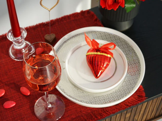 Pomysł na Walentynki w domu – jak zorganizować niespodziankę dla Niej i dla Niego?