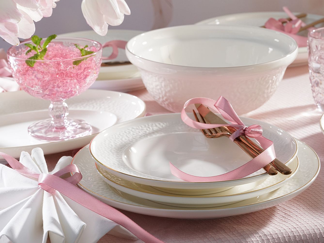 Biała porcelana: Zastawa obiadowa na Wielkanoc