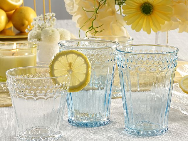 Na co zwrócić uwagę kupując szklanki do napojów? Rodzaje, funkcje i stylowe wybory