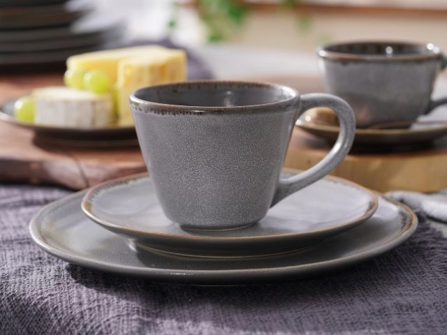 Najmodniejsze kubki ceramiczne 2025 -  trendy, kolory i wzory