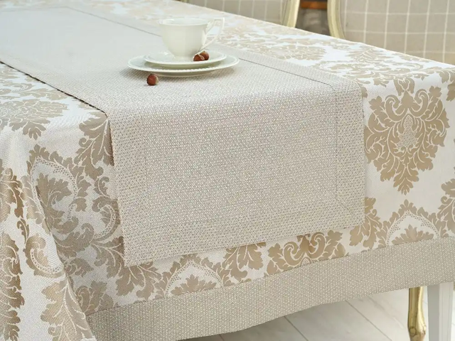 Jak dobrać bieżnik na stół okrągły, prostokątny i kwadratowy? Kompletny przewodnik