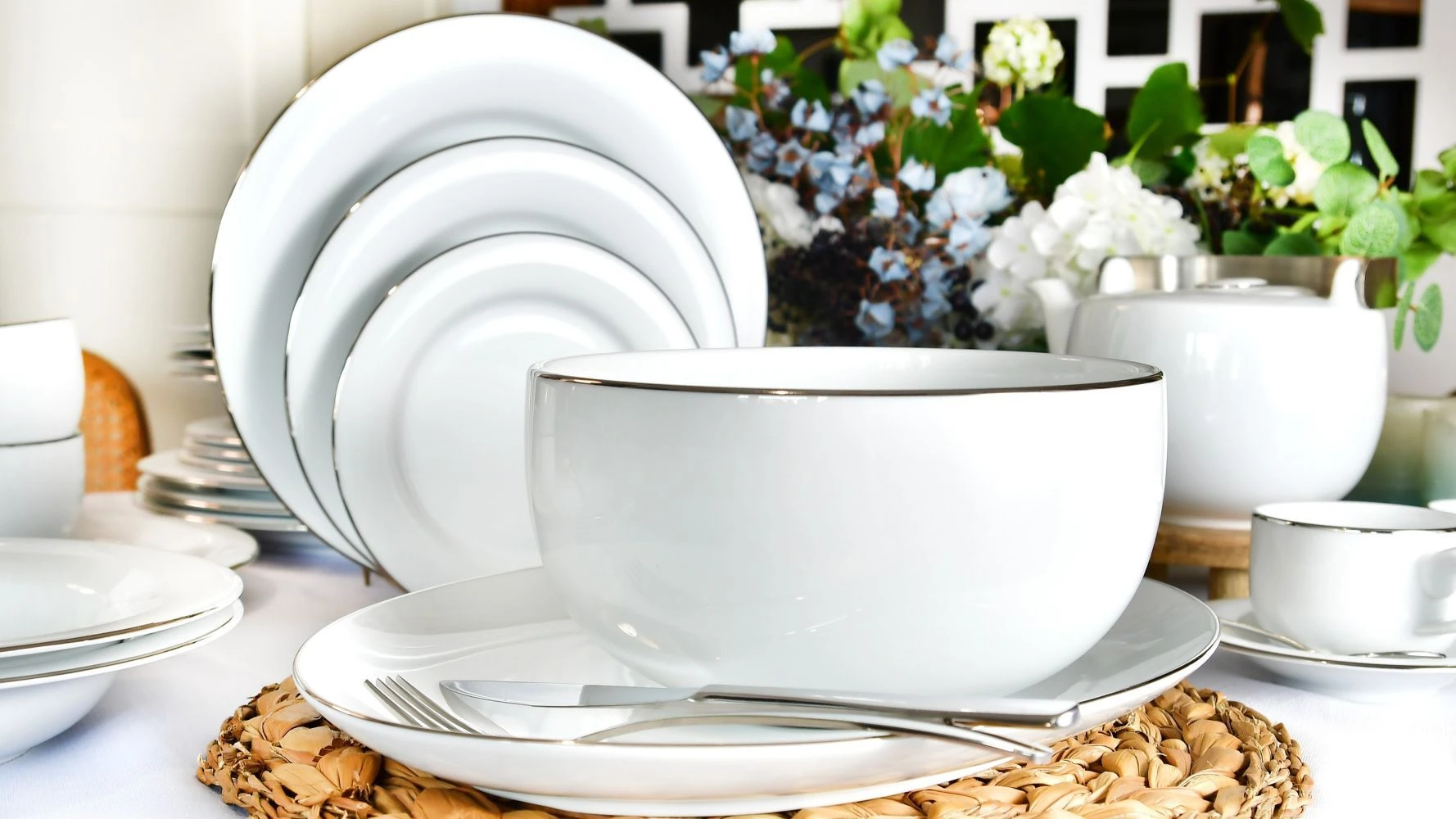 Kolekcja porcelany twardej zdobionej platyną - śnieżnobiała zastawa PLUS PLATIN