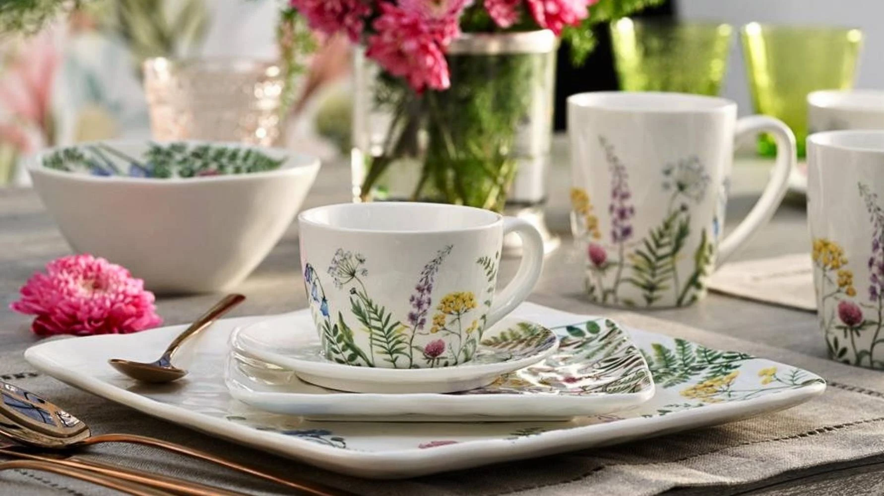 Zastawa porcelanowa w kwiaty w stylu rustykalnym - PROWANSJA